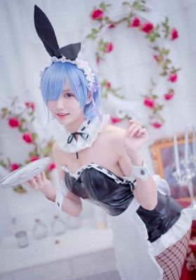 日本《浴室狂欢》-百度云播全集免费播放